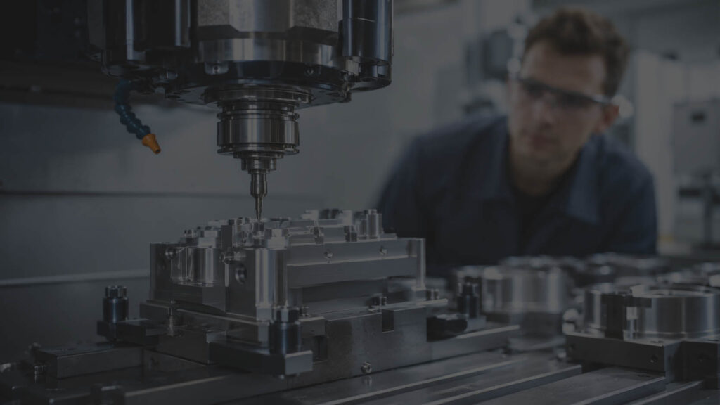 Wie Automation die Präzision in Produktionsprozessen neu definiert 1 Präzisionsfräse bei der Arbeit